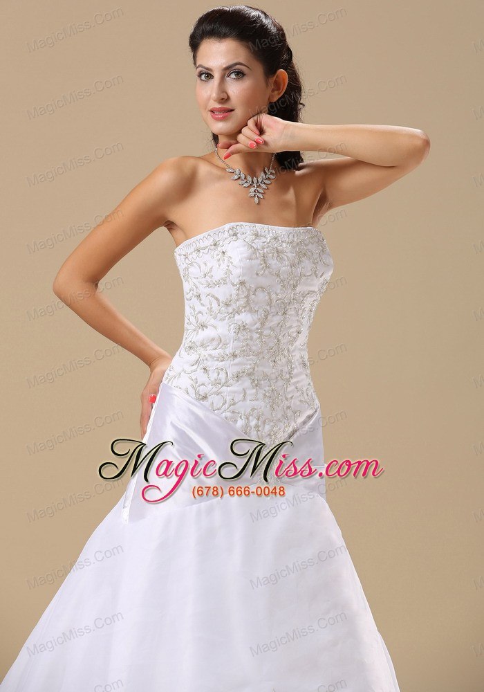 wholesale embroidery decorate bodice a-line organza and taffeta chapel train exclusive style 2013 wedding dress