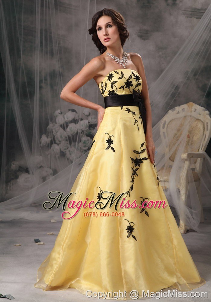 wholesale beautiful yellow and black a-line prom dress strapless appliques floor-length