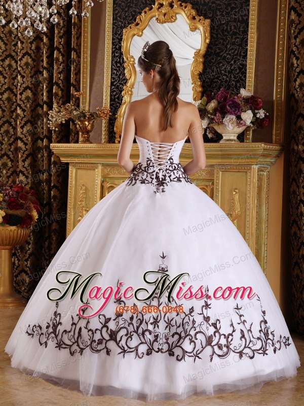 wholesale white ball gown strapless floor-length tulle embroidery quinceanera dress