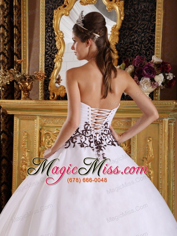 wholesale white ball gown strapless floor-length tulle embroidery quinceanera dress