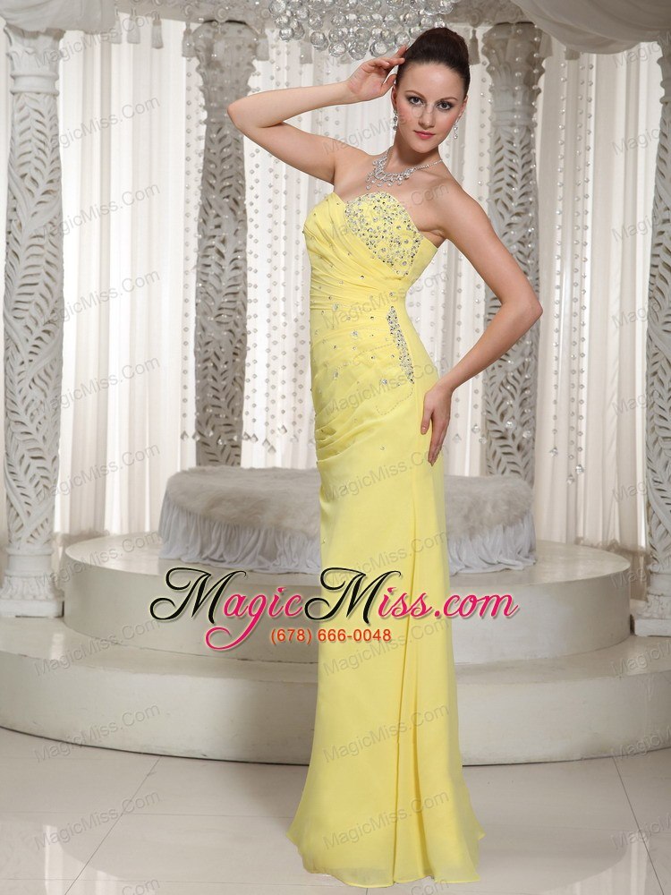 wholesale chiffon yellow sweetheart prom dress for greaduation with ruched beading decorate
