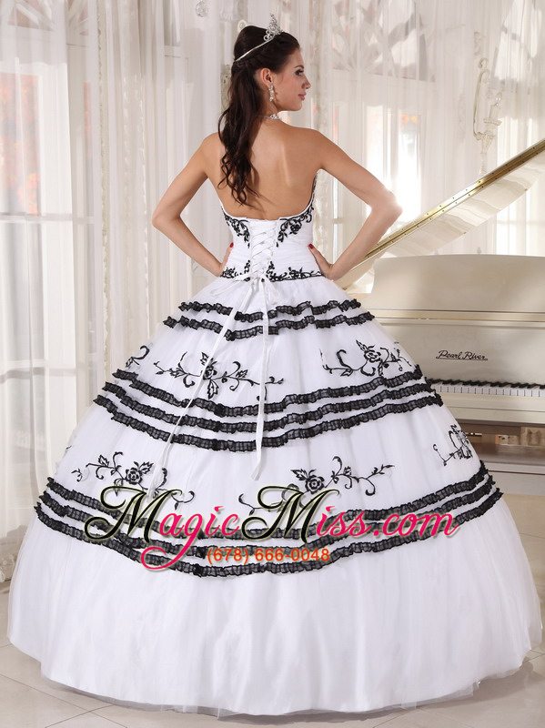 wholesale white and black ball gown sweetheart floor-length tulle embroidery quinceanera dress