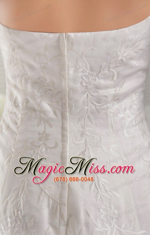 wholesale white a-line / princess strapless court train embroidery organza wedding dress