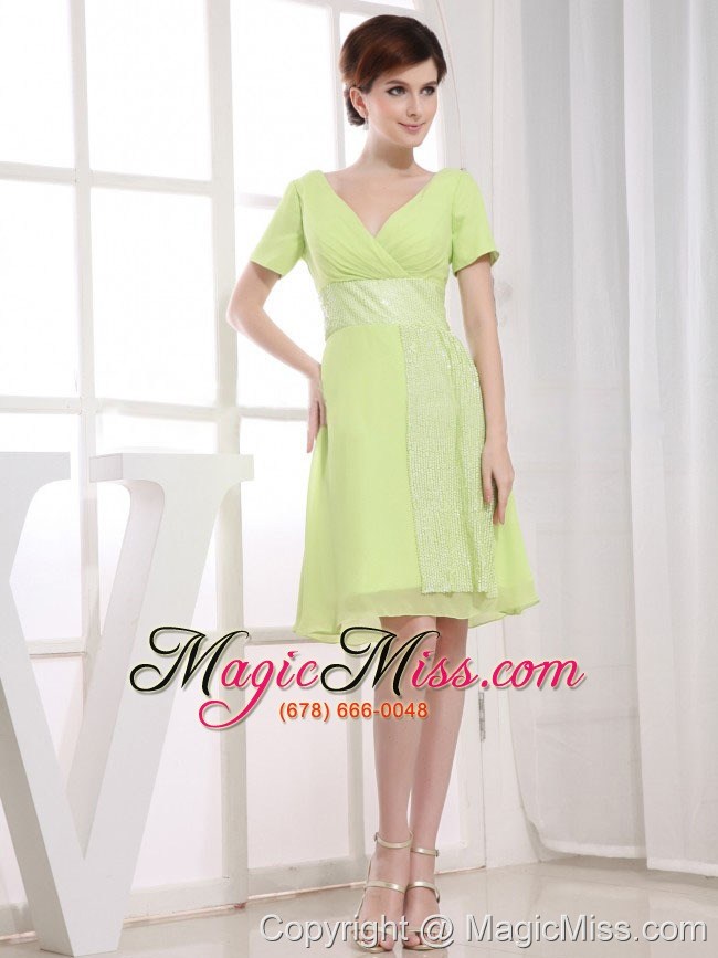 wholesale a-line v-neck prom dress chiffon knee-length homecoming yellow green