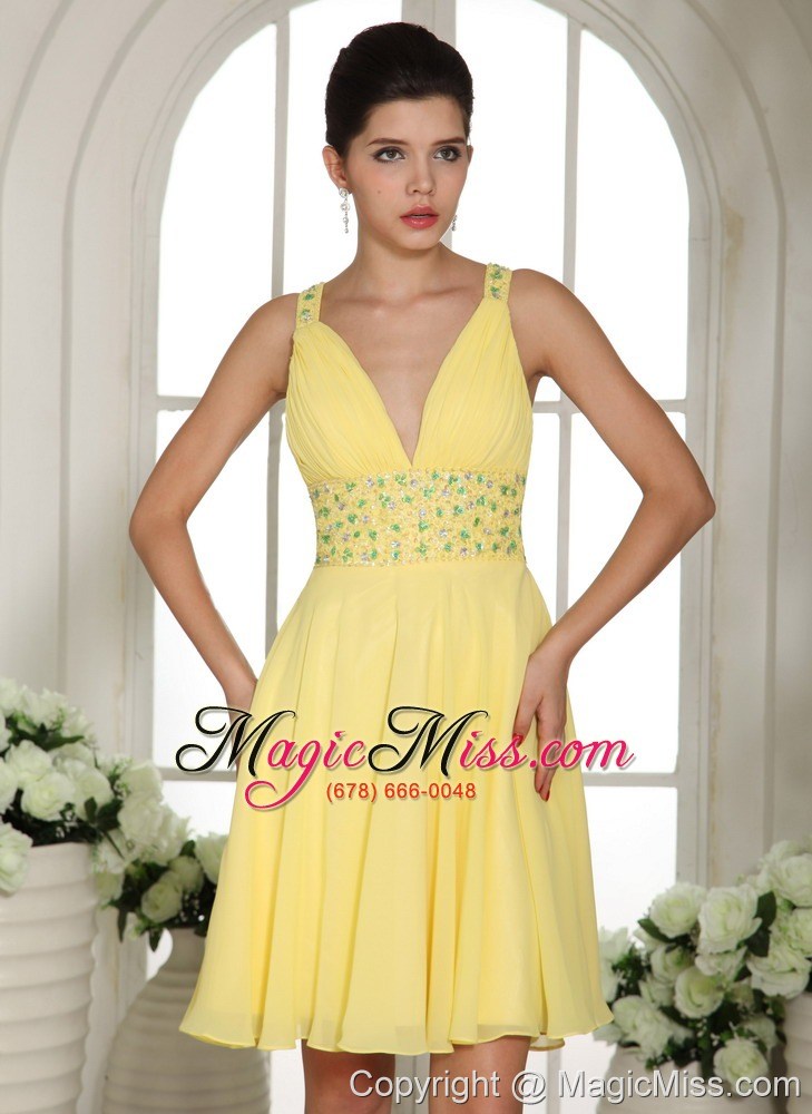 wholesale light yellow v-neck prom cocktail dress with beaded decorate mini-length in oregon