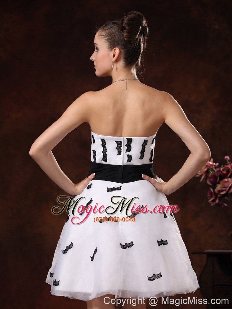 wholesale black appliques and hand made flower belt for white cocktail / homecoming dress mini-length in bloomington
