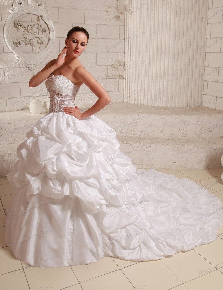 wholesale sweetheart appliques and pick-ups ball gown wedding gowns with chapel train