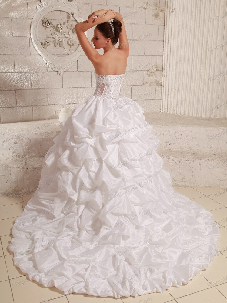 wholesale sweetheart appliques and pick-ups ball gown wedding gowns with chapel train