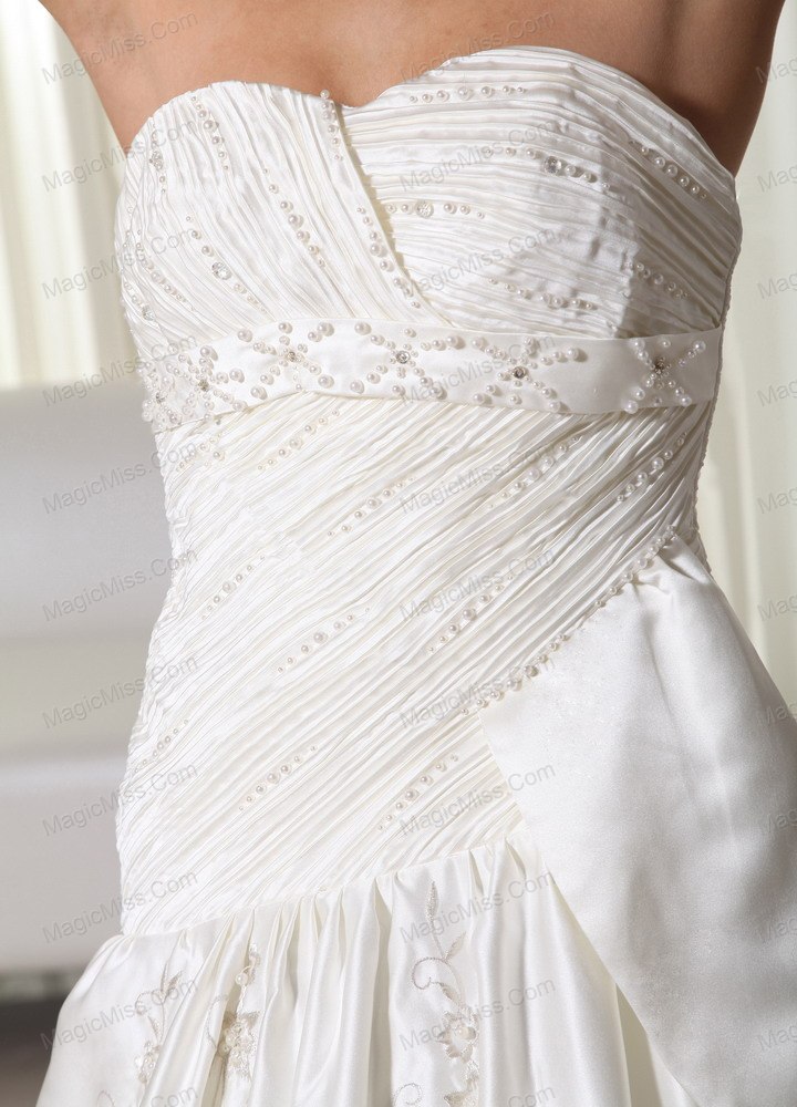 wholesale exclusive ca-line sweetheart chapel train satin embroidery wedding dress