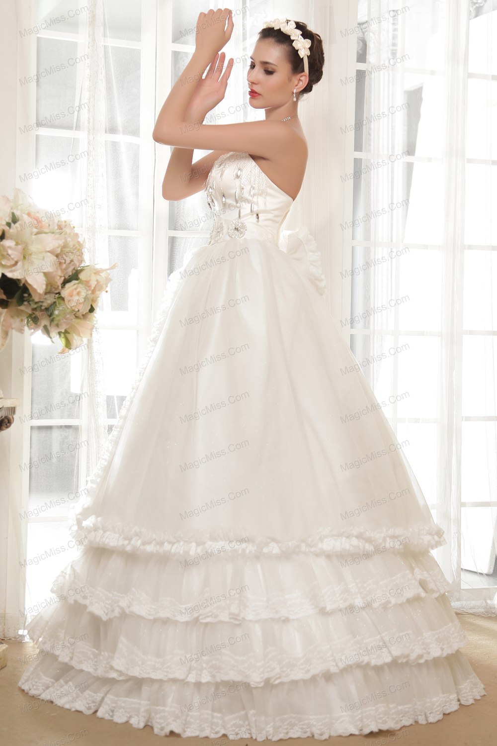 wholesale luxurious a-line strapless floor-length tulle and taffeta hand made flowers and beading wedding dress