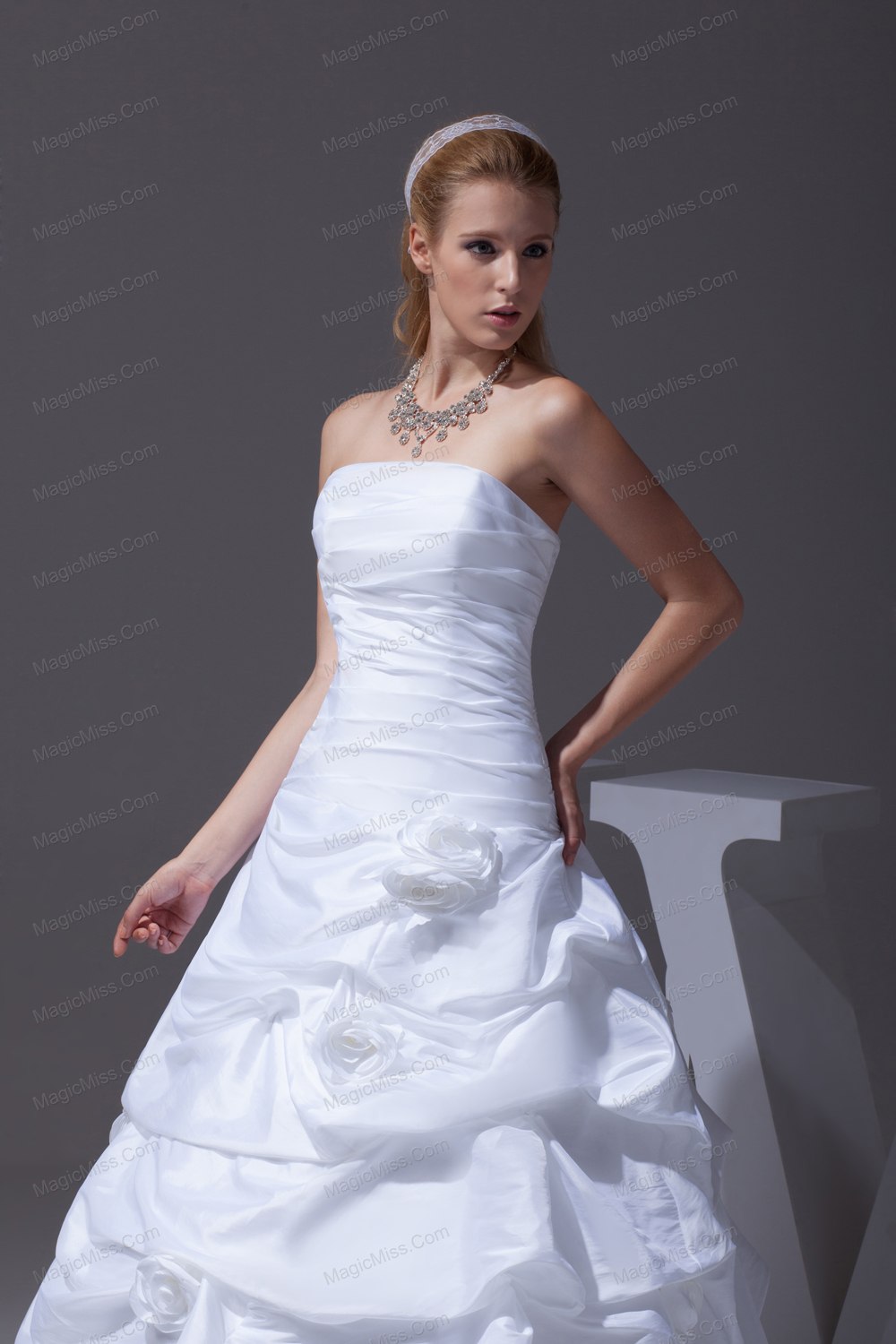 wholesale a-line hand made flowers pick-ups strapless wedding dress