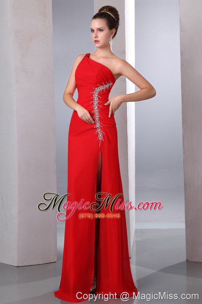 wholesale beautiful red one shoulder chiffon prom dress with silver beading on top side