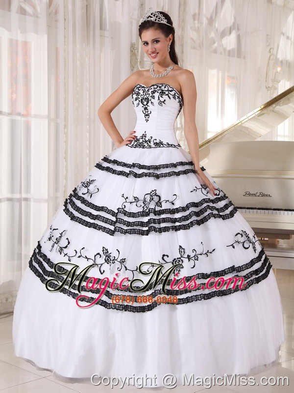 wholesale white and black ball gown sweetheart floor-length tulle embroidery quinceanera dress