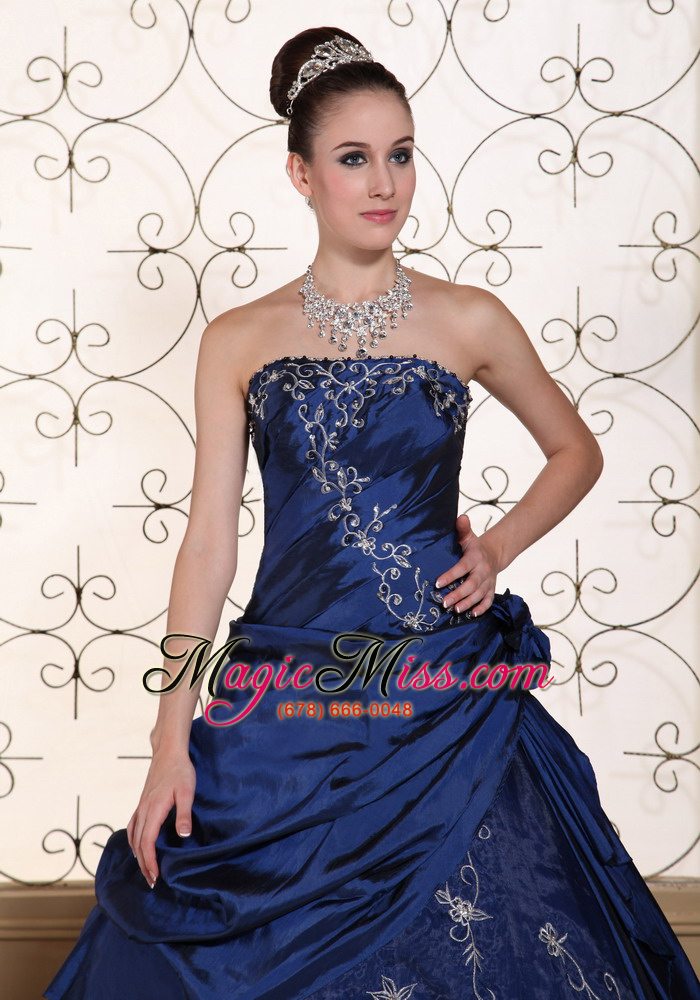 wholesale exclusive quinceanera dress with embroidery for 2013 strapless navy blue gown