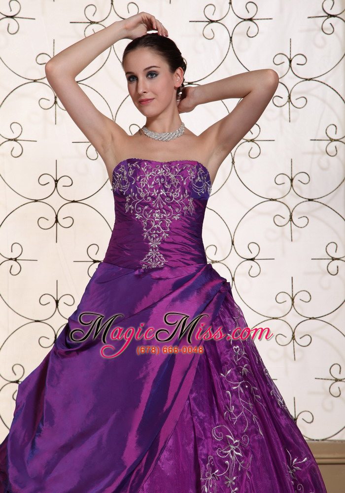 wholesale modest purple prom dress for 2013 taffeta and organza with embroidery