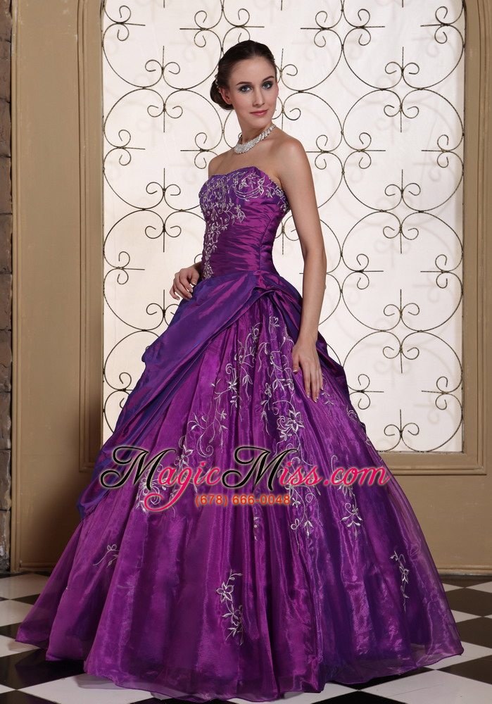wholesale modest purple prom dress for 2013 taffeta and organza with embroidery