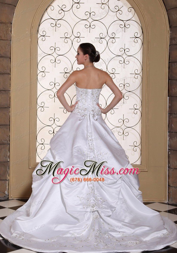 wholesale a-line embroidery wedding dress for 2013 custom made pick-ups taffeta chapel train gown