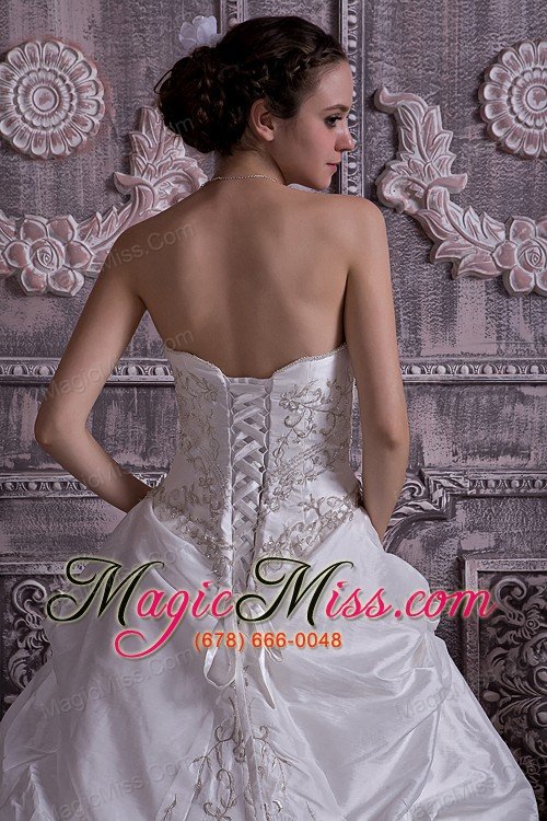 wholesale lovely a-line / princess sweetheart court train taffeta embroidery with beading wedding dress