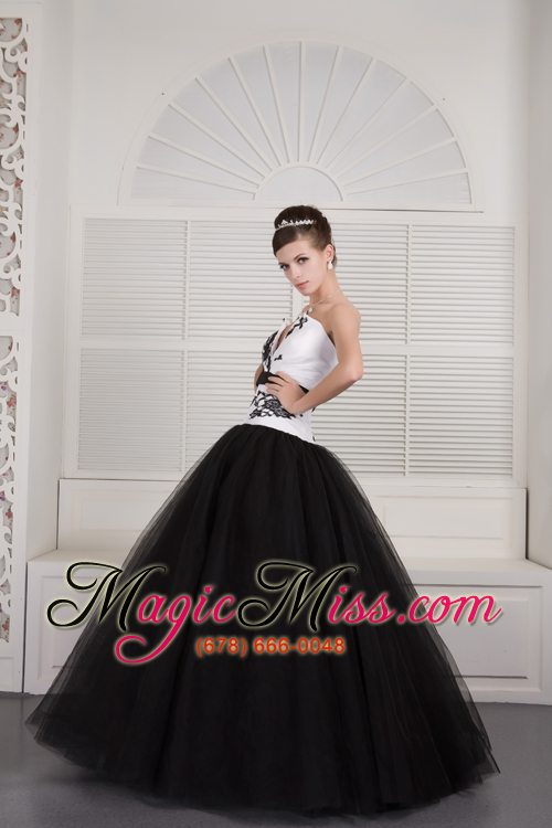 wholesale black and white ball gown v-neck floor-length tulle embroidery quinceanera dress