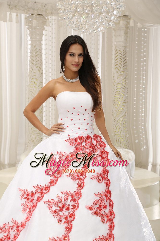 wholesale beautiful embroidery white ball gown 2013 quinceanera dress for formal evening taffeta and organza