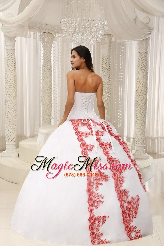 wholesale beautiful embroidery white ball gown 2013 quinceanera dress for formal evening taffeta and organza