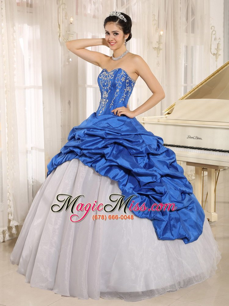 wholesale la plata city luxurious blue and white quinceanera dress with embroidery sweetheart pick-ups 2013