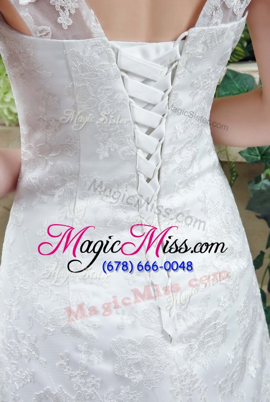wholesale great sleeveless lace and appliques lace up wedding gown with white brush train